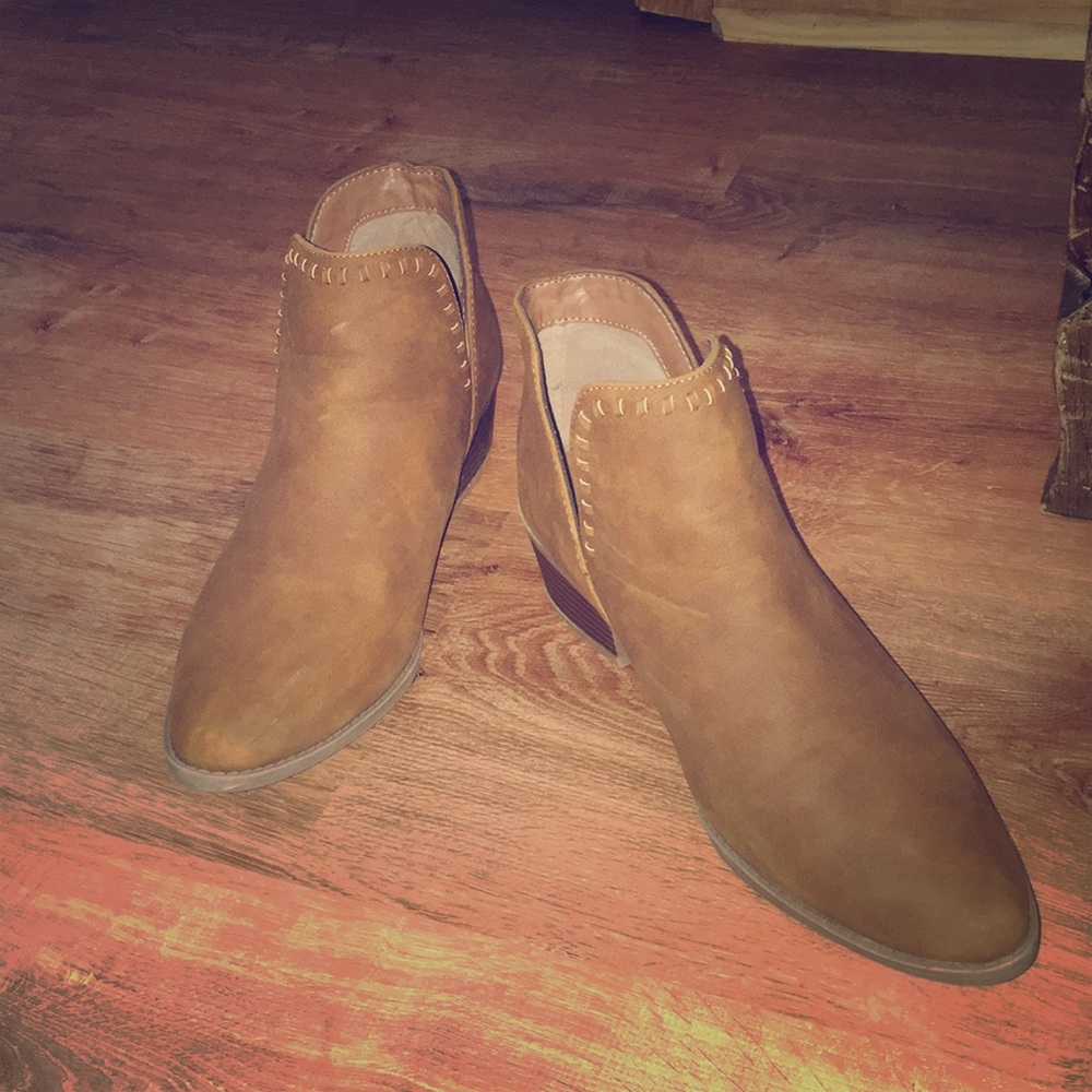Brown booties 👢